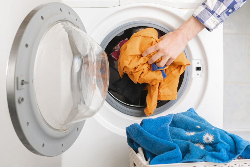 بهترین راه برای ازبین‌بردن پسماندها، تمیزکردن آن با استفاده از یک پاک‌کننده ظرف‌شویی ملایم است