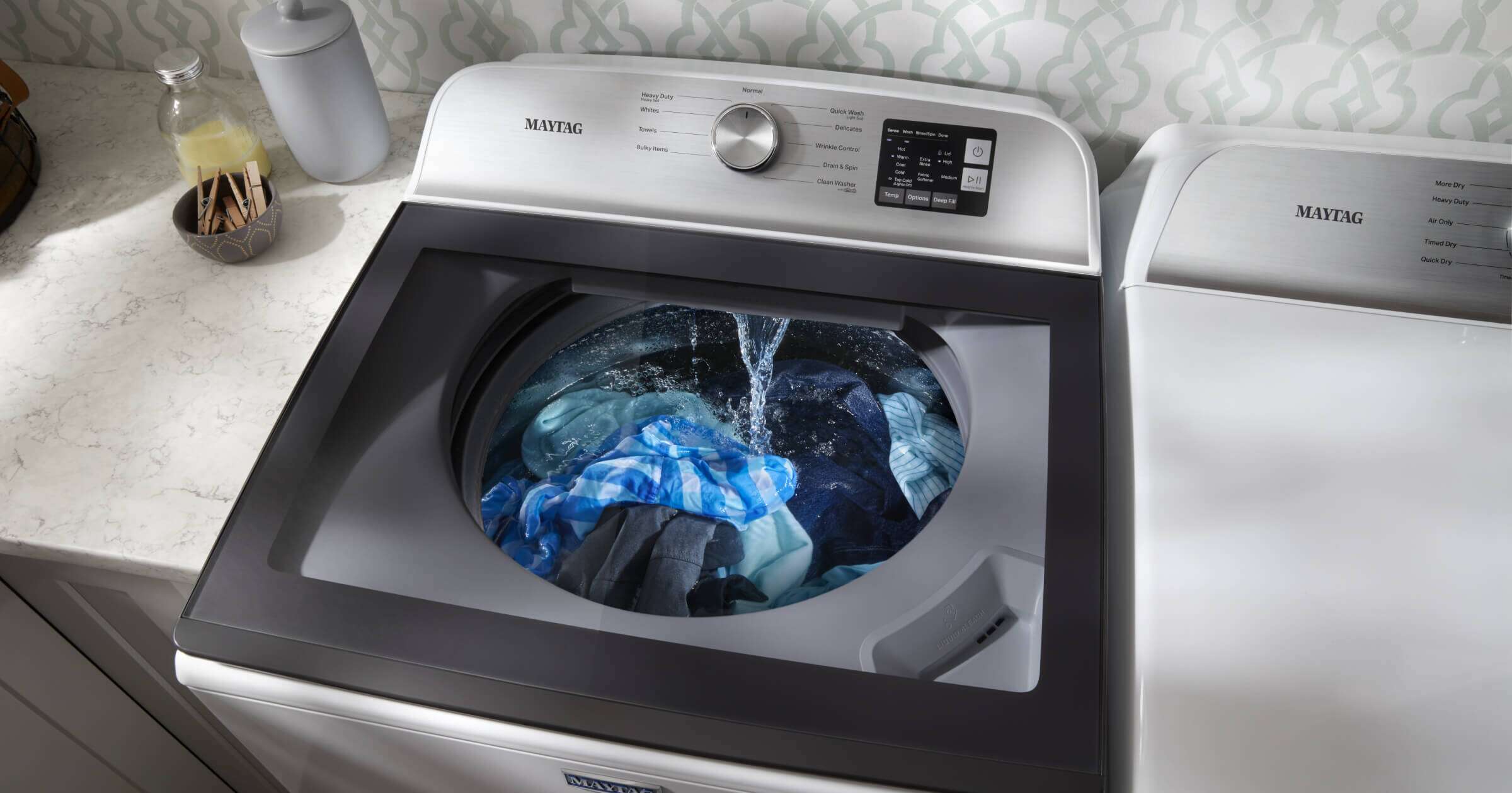 ماشین لباسشویی‌های با طراحی درب جلو به انتخاب‌های خانگی محبوب‌تر تبدیل شده‌اند؛ زیرا آنها آب و مواد شوینده کمتری نسبت به ماشین‌های لباسشویی با درب بالا مصرف می‌کنند. 
